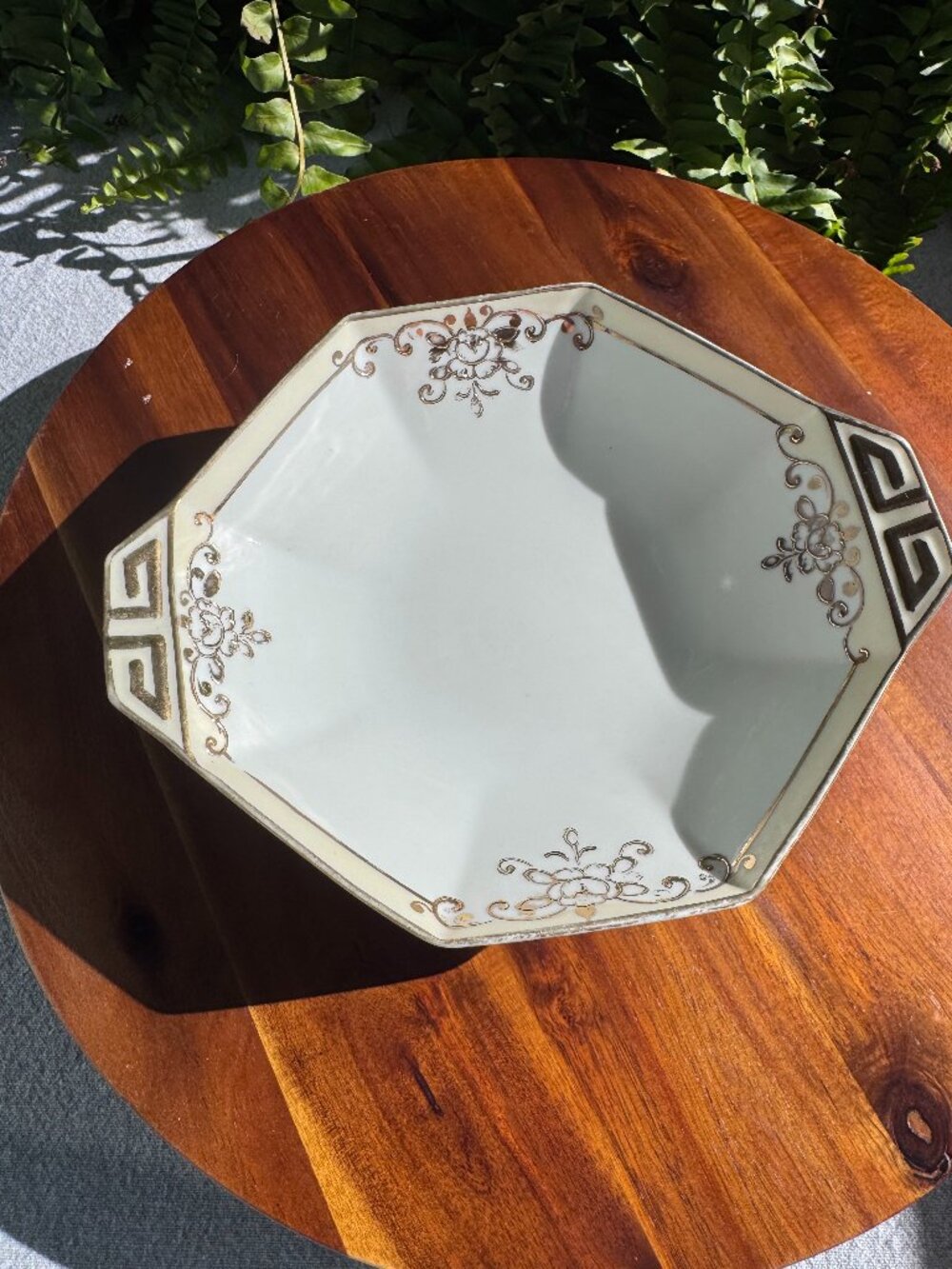 Nippon White and Gold Serving Bowl – Antique Hand‑Painted Porcelain